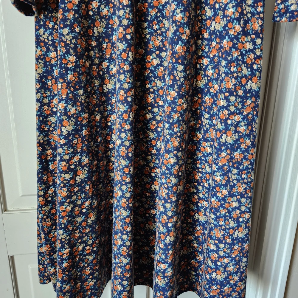 NEARLY NEW Floral Long Sleeve Soft Knit Dress - Picture 5 of 6